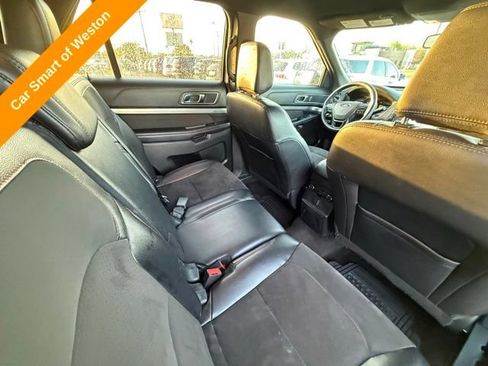 Used 2018 Ford Explorer XLT w/ Equipment Group 202A AWD/4WD image 24