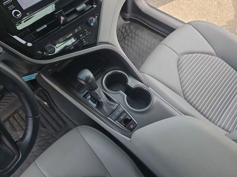 Used 2022 Toyota Camry SE image 24