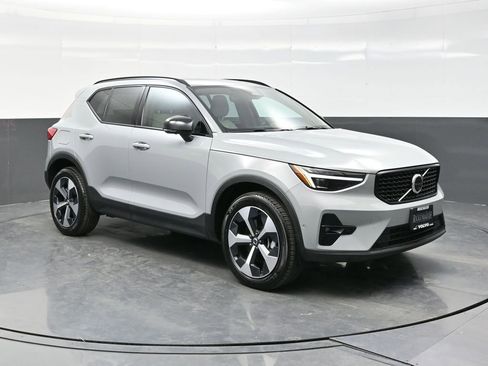 Certified 2026 Volvo XC40 B5 Plus w/ Protection Package Premier AWD/4WD image 1
