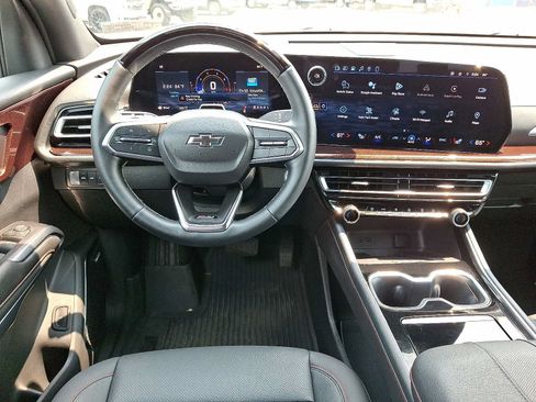 Used 2024 Chevrolet Traverse Z71 w/ Enhanced Driving Package AWD/4WD image 12