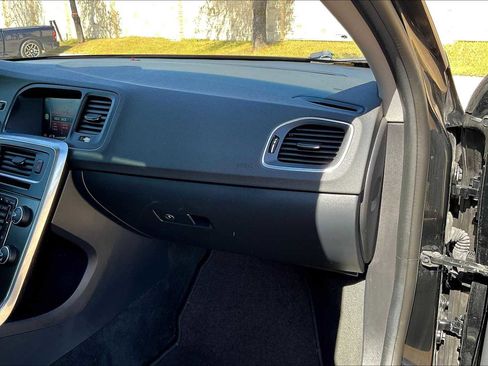 Used 2015 Volvo S60 T5 Premier image 23