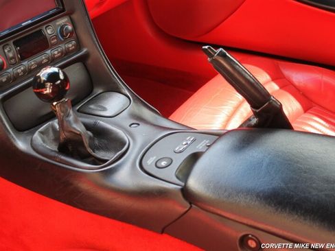 Used 2001 Chevrolet Corvette Convertible w/ Preferred Equipment Group2 RWD image 33