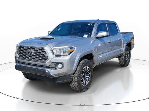 Used 2020 Toyota Tacoma TRD Sport image 3