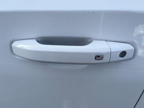 Used 2021 Chevrolet Suburban LT image 17