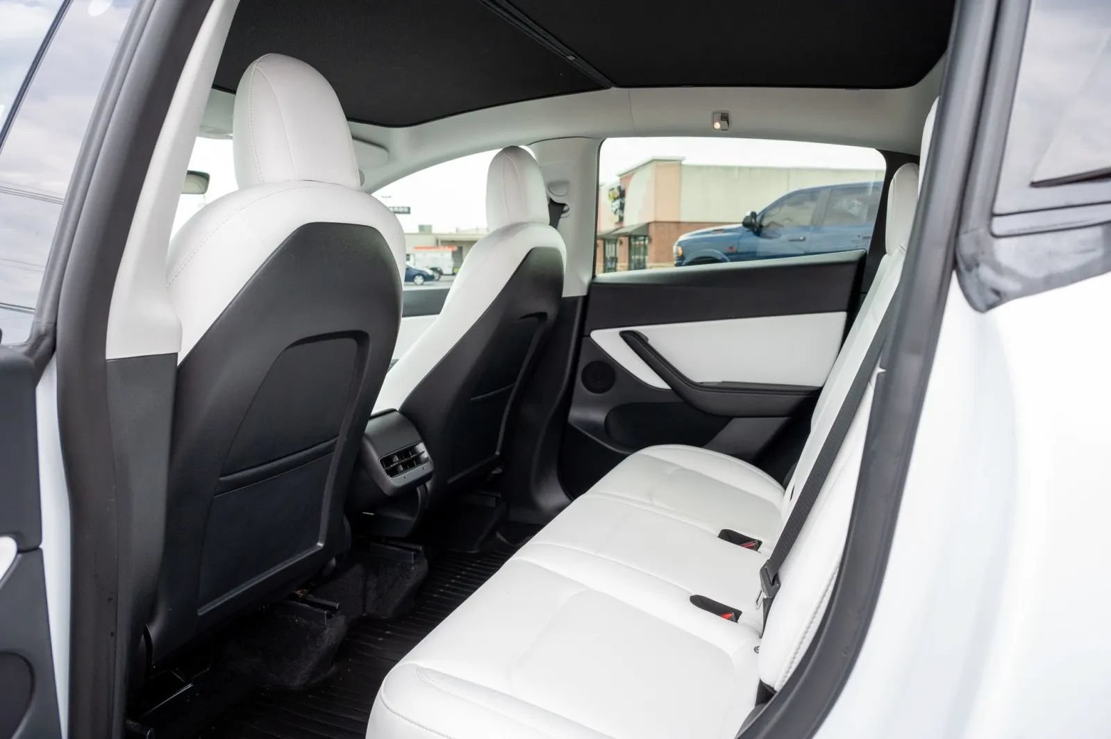 Used 2022 Tesla Model Y Performance AWD/4WD image 37