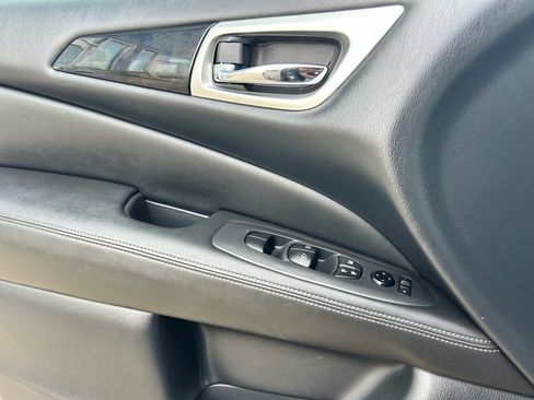 Certified 2020 Nissan Pathfinder SV image 9