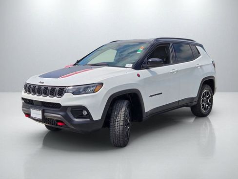 Used 2025 Jeep Compass Trailhawk AWD/4WD image 8
