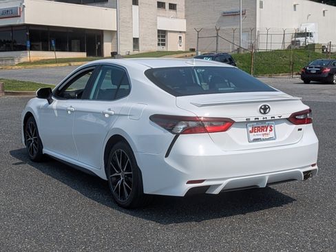 Used 2024 Toyota Camry SE w/ Cold Weather Package FWD image 6