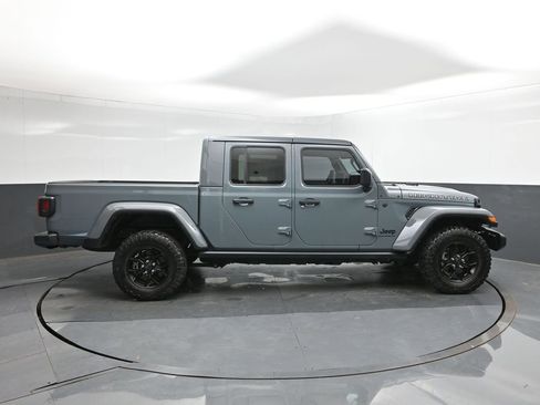 Used 2024 Jeep Gladiator Sport AWD/4WD image 12