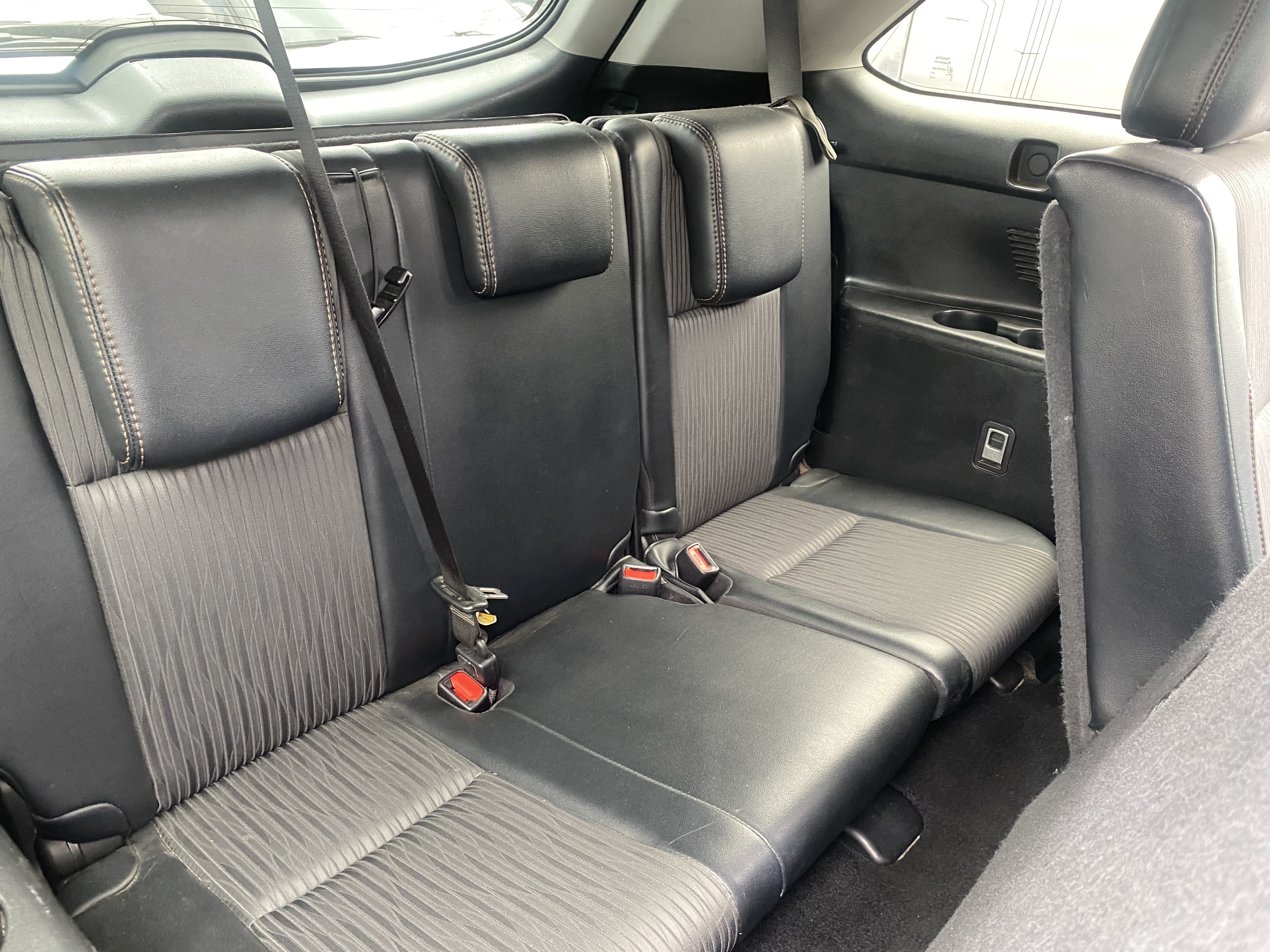 Used 2018 Toyota Highlander Plus FWD image 15