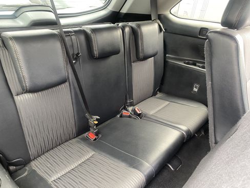 Used 2018 Toyota Highlander Plus FWD image 15
