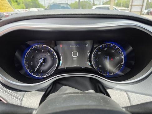Certified 2026 Chrysler Pacifica Limited FWD image 33