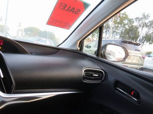 Used 2019 Toyota Prius Prime Premium image 27