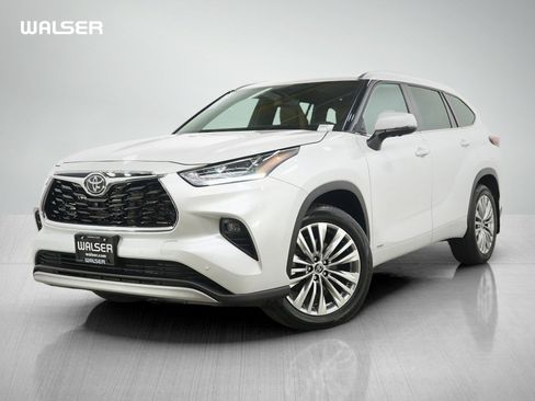 Used 2025 Toyota Highlander Platinum AWD/4WD image 1