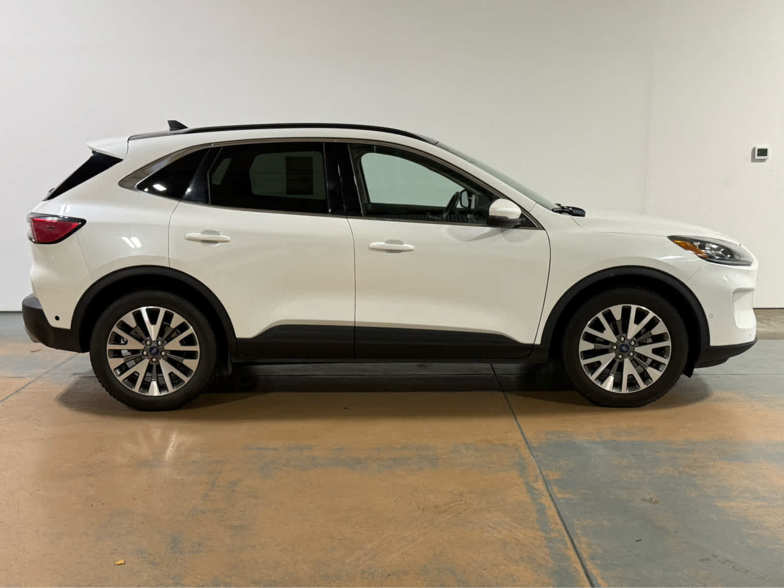 Used 2020 Ford Escape Titanium AWD/4WD image 6