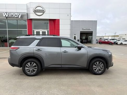 Used 2025 Nissan Pathfinder SV AWD/4WD image 8