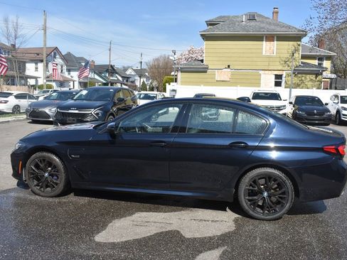 Used 2023 BMW 530e w/ M Sport Package RWD image 9