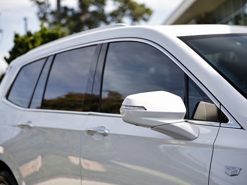 Used 2024 Cadillac XT6 Premium Luxury w/ Technology Package image 5