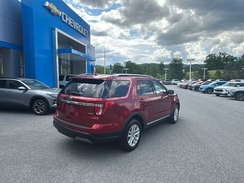 Used 2019 Ford Explorer XLT w/ Equipment Group 202A AWD/4WD image 3