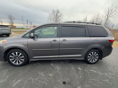Used 2020 Toyota Sienna XLE Premium image 5