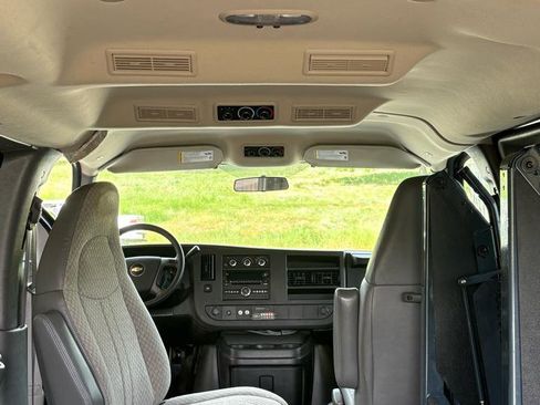 Used 2008 Chevrolet Express 1500 AWD Passenger w/ LT Preferred Equipment Group image 30