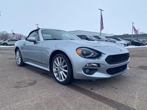 Used 2018 FIAT 124 Spider Lusso w/ Convenience Group image 3