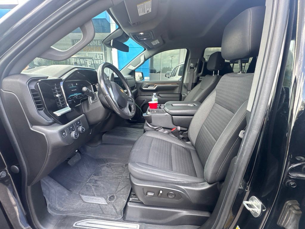 Used 2022 Chevrolet Silverado 1500 LT AWD/4WD image 12