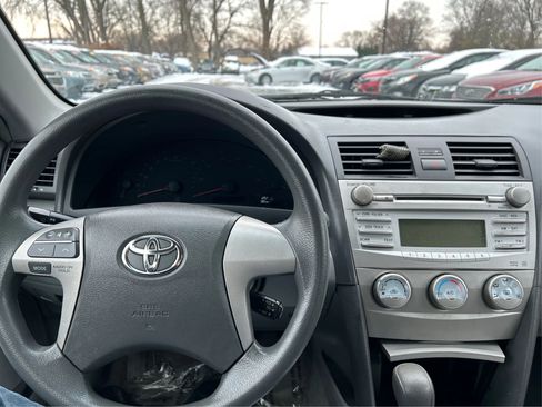 Used 2010 Toyota Camry LE image 14