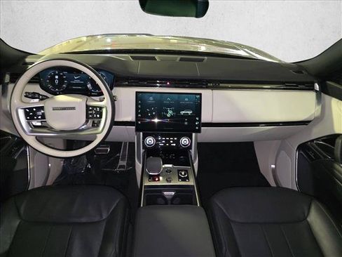 Certified 2023 Land Rover Range Rover Long Wheelbase SE AWD/4WD image 9