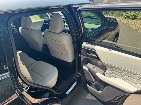 New 2025 Mitsubishi Outlander AWD image 14