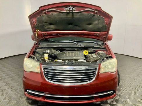 Used 2014 Chrysler Town & Country Touring FWD image 6