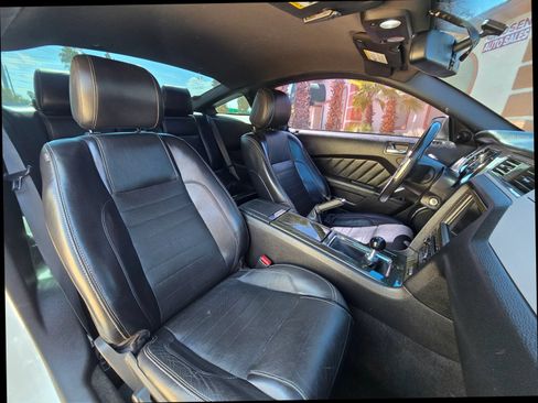 Used 2013 Ford Mustang GT Premium w/ Electronics Pkg RWD image 13