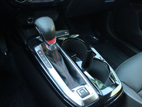 Used 2025 Chevrolet Trax RS image 35