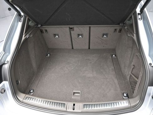 Certified 2022 Porsche Macan image 33