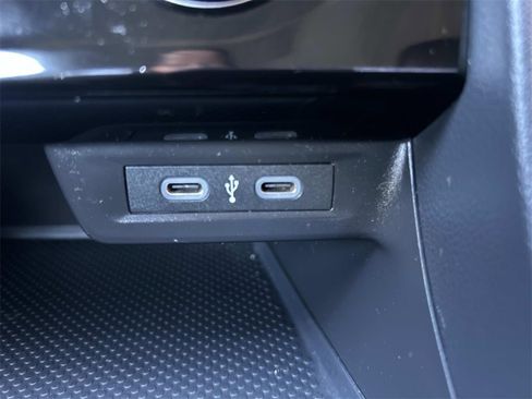 Used 2024 Volkswagen Jetta SE image 31