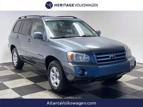 Used 2005 Toyota Highlander 2WD w/ 3rd Row image 1