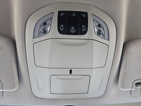 Used 2023 Chrysler Voyager LX FWD image 18