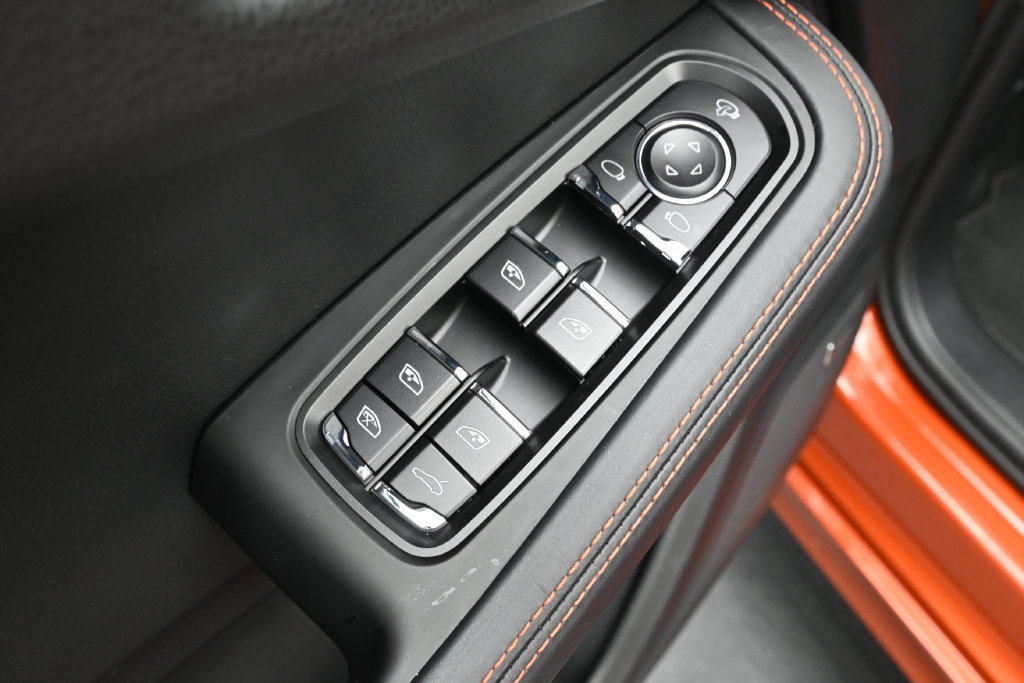 Certified 2024 Porsche Macan Turbo AWD/4WD image 21