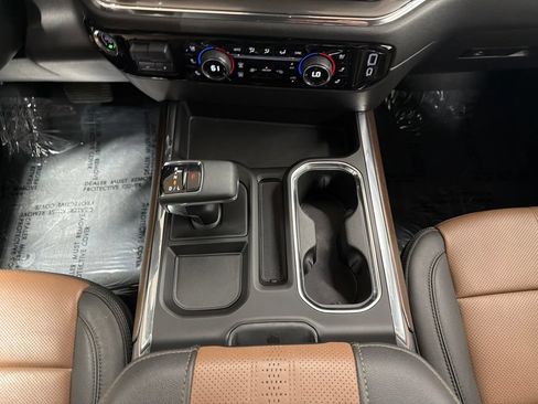 Used 2023 Chevrolet Silverado 1500 High Country w/ High Country Premium Package AWD/4WD image 17