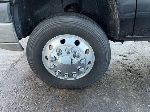 Used 2005 Chevrolet Silverado 3500 LT w/ Heavy-Duty Power Package image 14