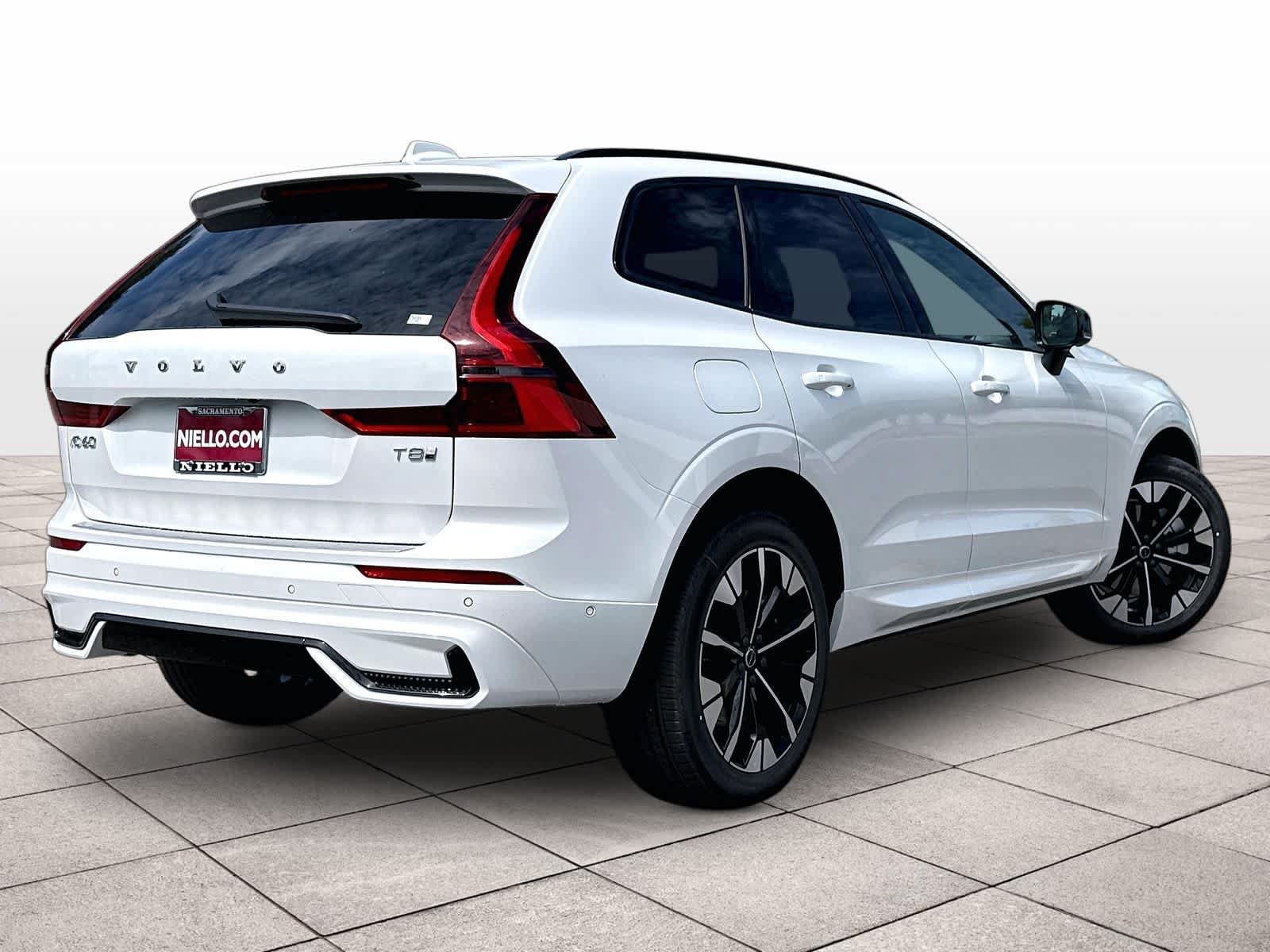 New 2026 Volvo XC60 T8 Plus w/ Climate Package PRO AWD/4WD image 4