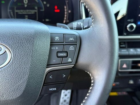 Used 2025 Toyota Camry SE image 16