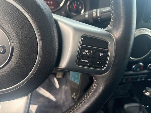 Used 2016 Jeep Wrangler Unlimited Rubicon image 20