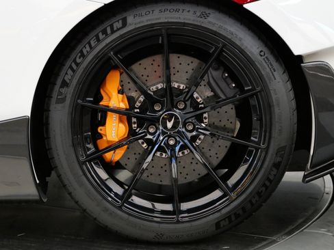 Used 2019 McLaren 600LT RWD image 10