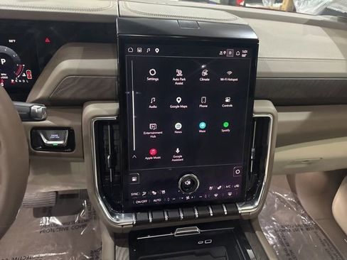 Used 2025 GMC Yukon XL Denali w/ Denali Reserve Package AWD/4WD image 18