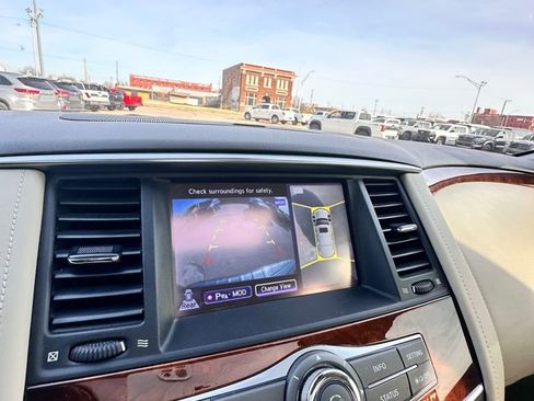 Used 2017 INFINITI QX80 4WD w/ Deluxe Technology Package image 16