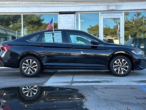 Used 2022 Volkswagen Jetta S image 3