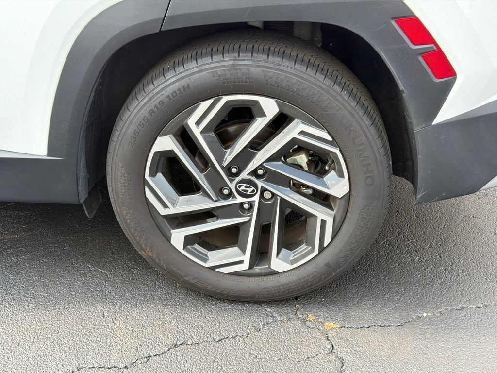 Used 2025 Hyundai Tucson Limited FWD image 23