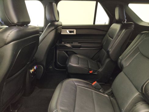 Used 2020 Ford Explorer Limited RWD image 18