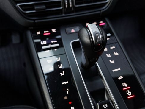 Used 2022 Porsche Macan S image 21